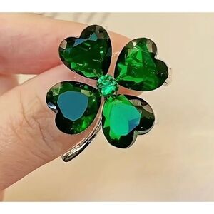 🍀 NEW 4 leaf clover sparkling crystal brooch 🍀